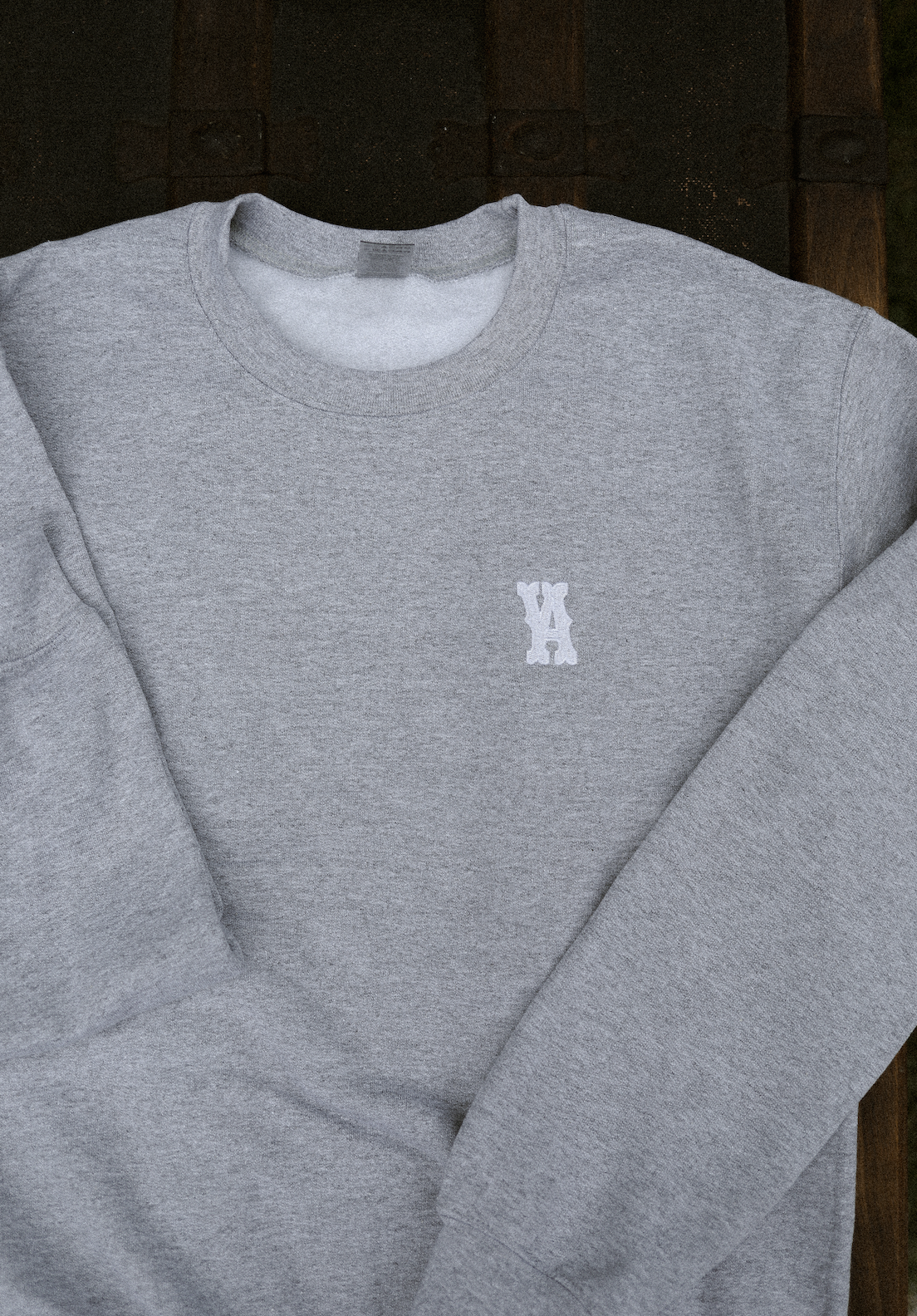 YA EMBROIDERED CREWNECK