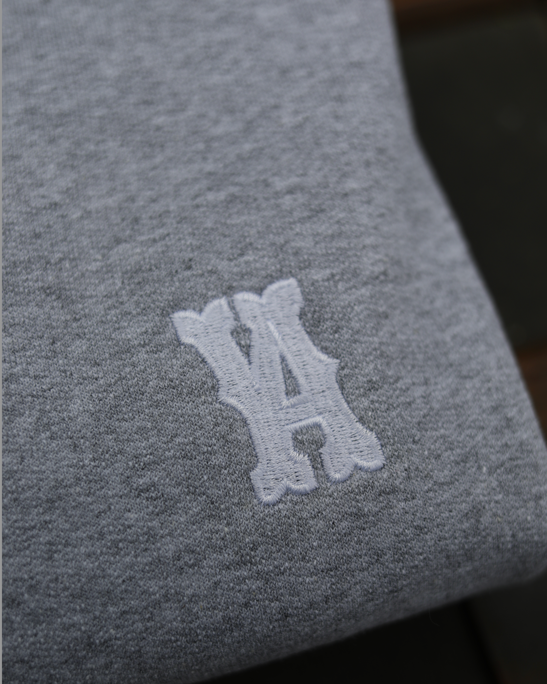 YA EMBROIDERED CREWNECK